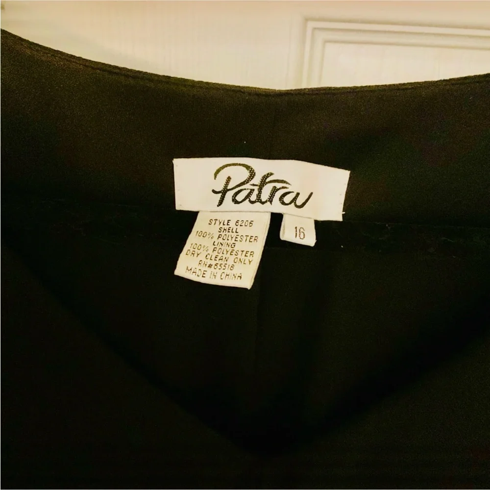 Patra Black Chiffon Tiered Sheath Dress with Capelet Sleeves, Size 16 - Picture 5 of 12